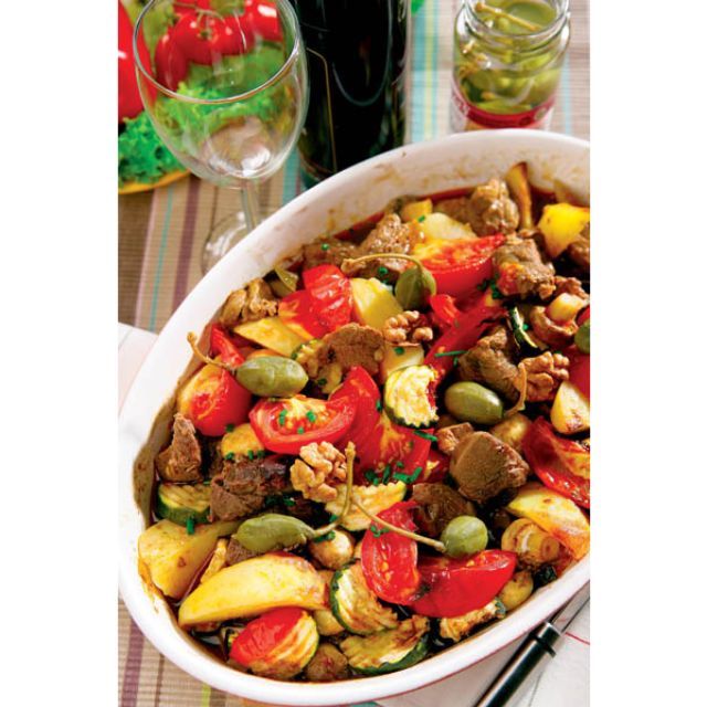 Ghiveci de legume moldovenesc cu vita si salata verde