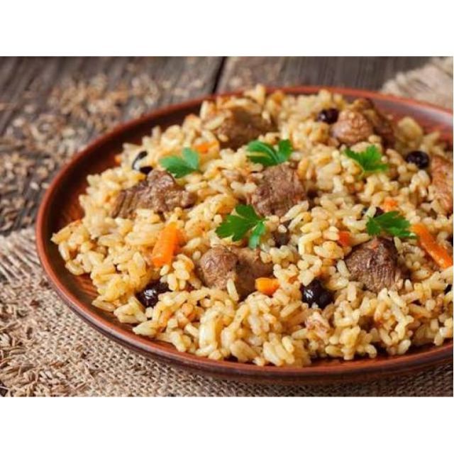 Pilaf de orez sarbesc cu vita si salata de varza murata